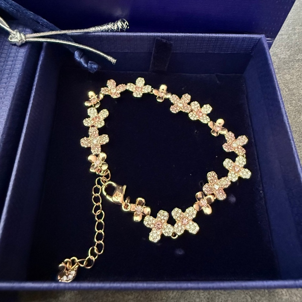 Swarovski Sparkling Flower
Bracelet Jewelry Collection, pink white Crystal NWB